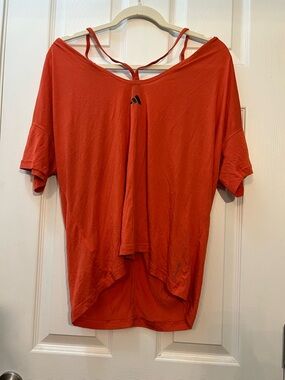 🦋 adidas Orange AEROREADY Athletic short sleeve  size large